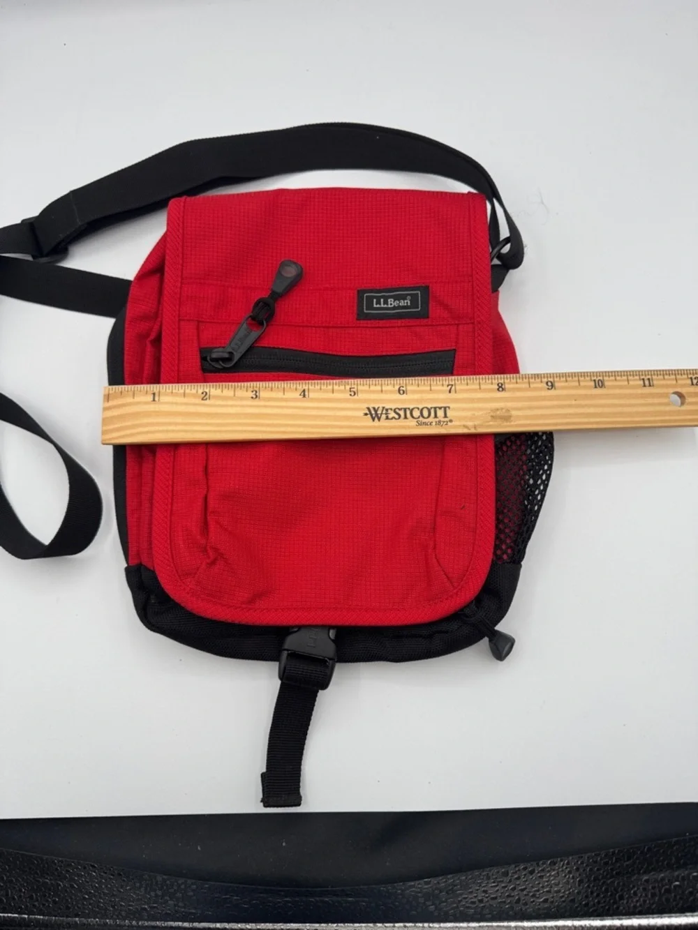 L.L. Bean Red and Black Men's Messenger Crossbody Bag adjustable strap pockets